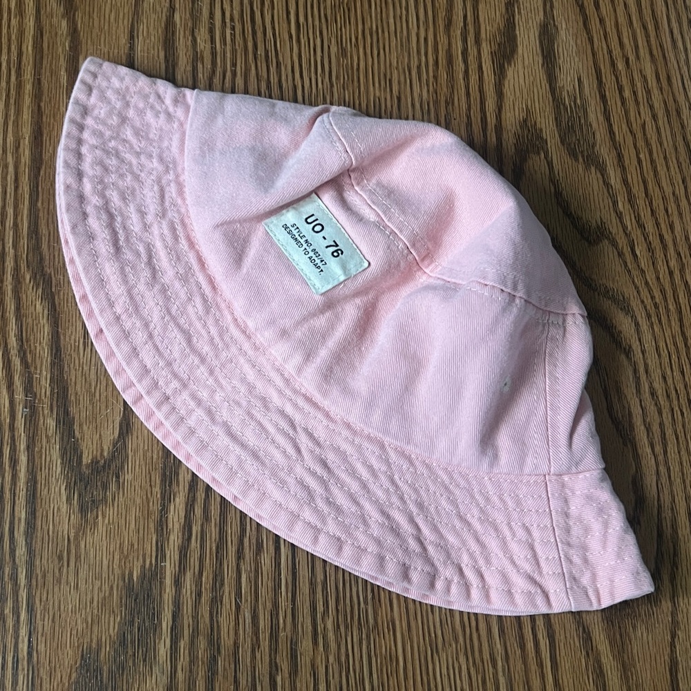 UO - 76  Urban Outfitters Bucket Hat Pink